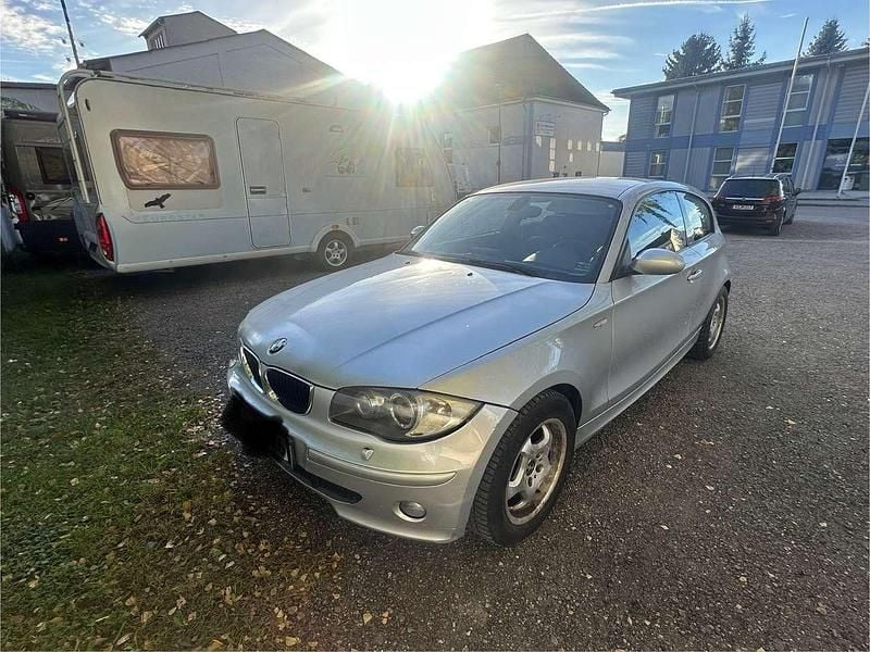 Grau Gebraucht 2008 BMW 118 Kleinwagen | 2.700 € (Superpreis) - Bild 1/4