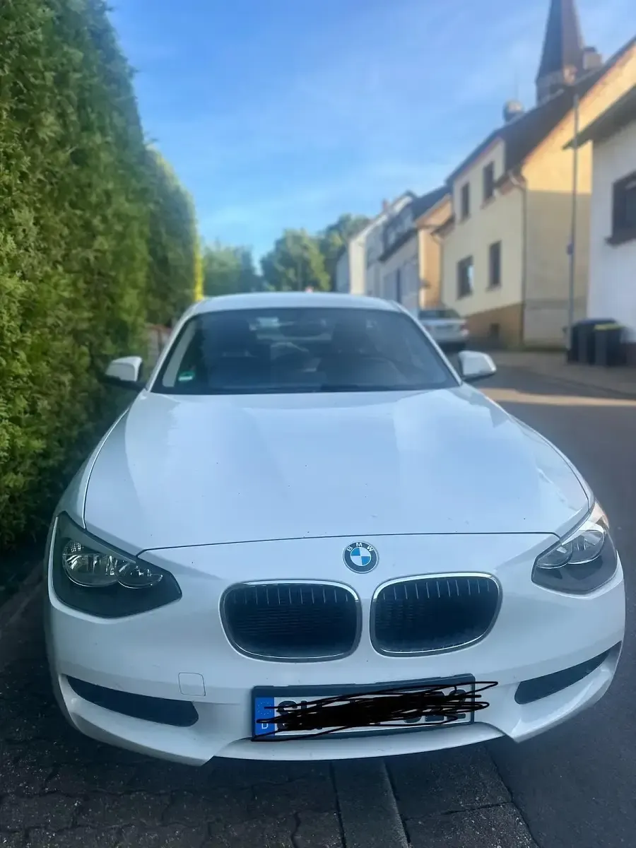 Gebraucht BMW 114 102 PS (75 kW) 2014 Weiß Kleinwagen