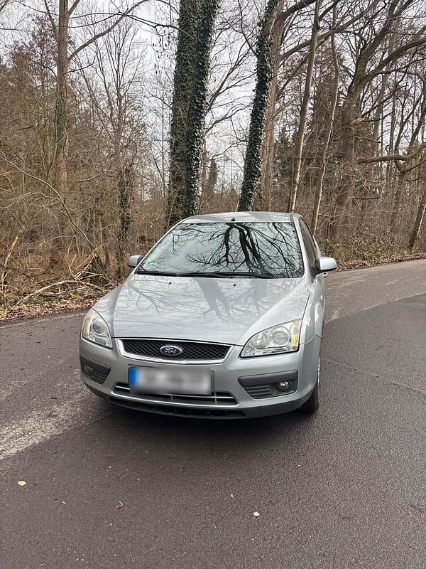 Gebraucht Ford Focus Ghia 101 PS (74 kW) 2005 Grau Limousine