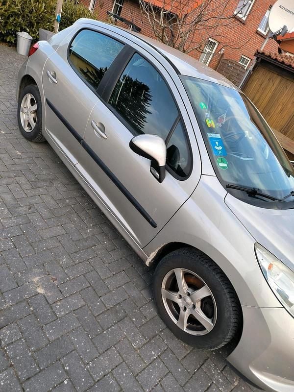 Gebraucht Peugeot 207 70 PS (51 kW) 2008 Grau Kleinwagen