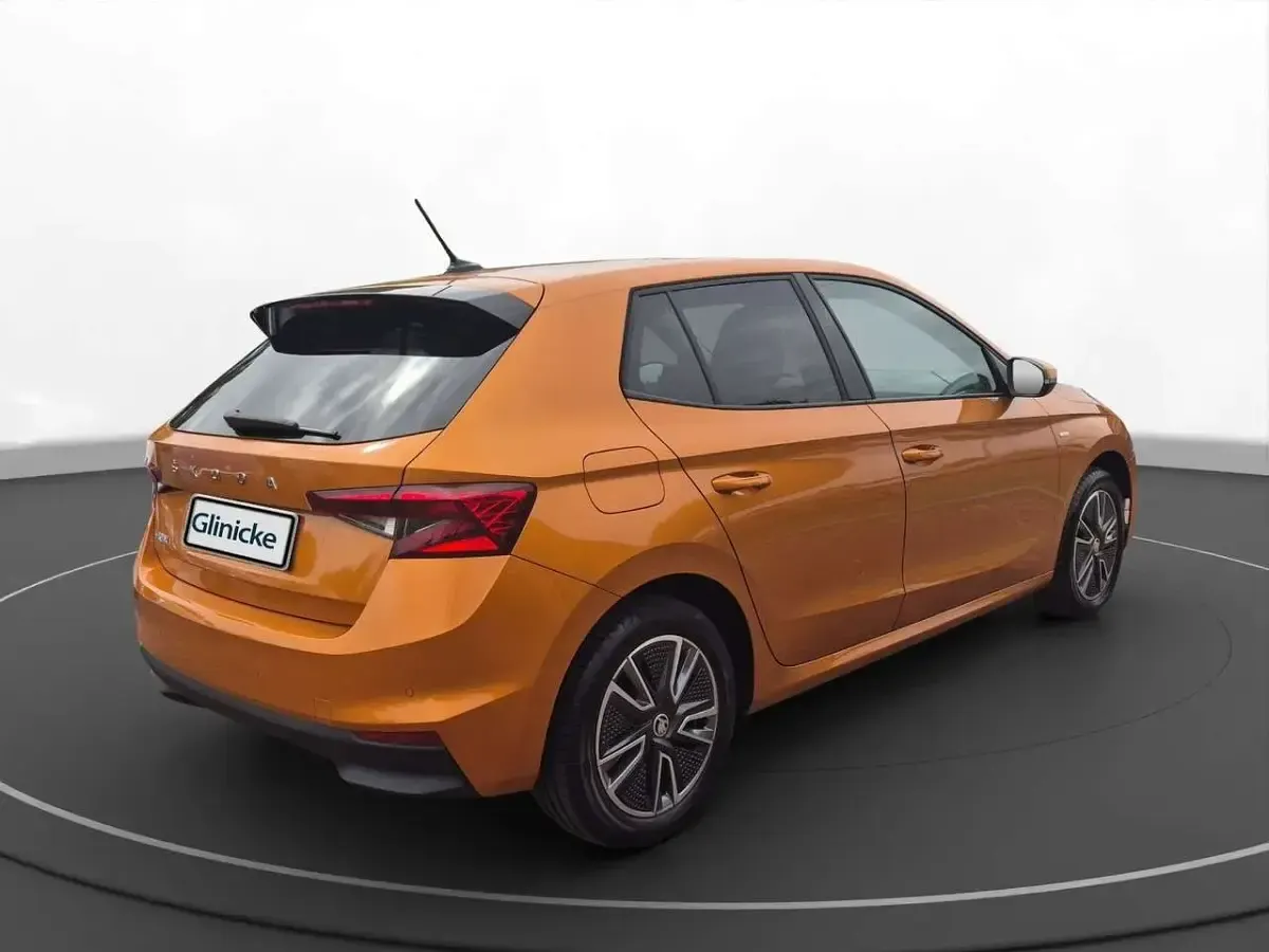Gebraucht Skoda Fabia Tour 95 PS (69 kW) 2022 Phoenixorange premium metalli Kleinwagen