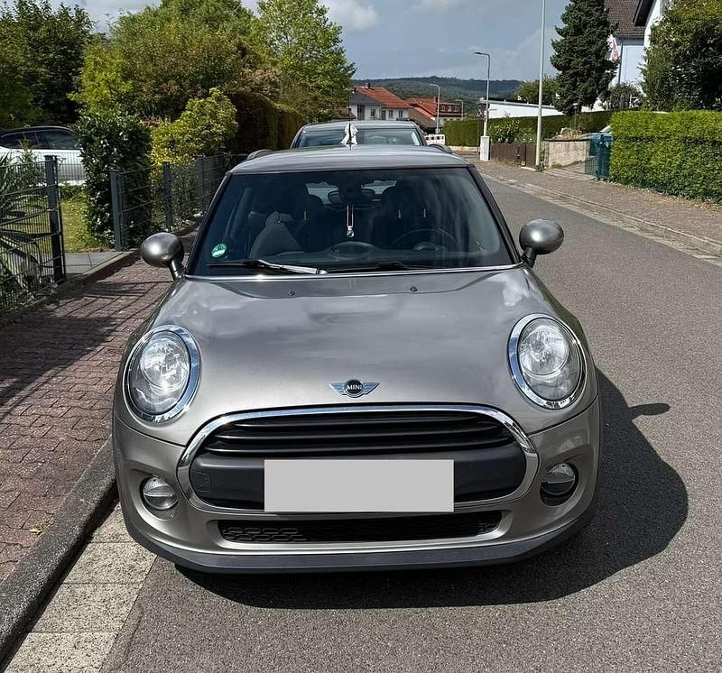 Grau Gebraucht 2017 Mini One D Kleinwagen | 9.300 € (Fairer Preis) - Bild 1/4