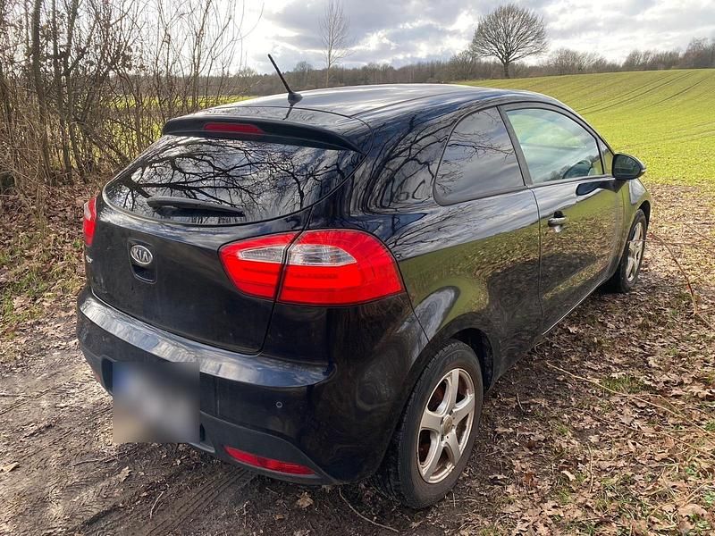 Gebraucht Kia Rio 90 PS (66 kW) 2012 Schwarz Kleinwagen