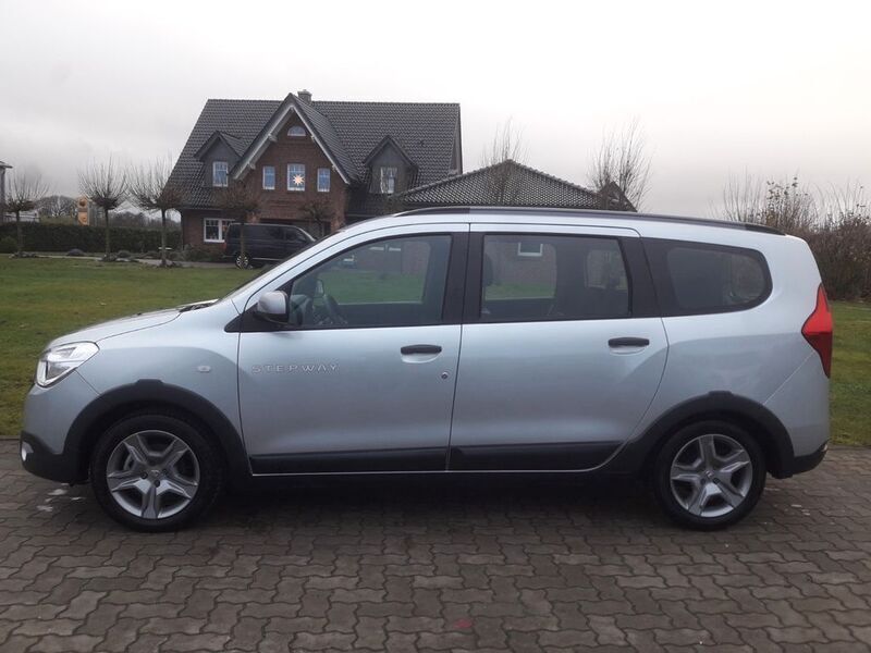 Highland grey Gebraucht 2022 Dacia Lodgy Stepway Van / Kleinbus | 16.990 € (Fairer Preis) - Bild 1/4