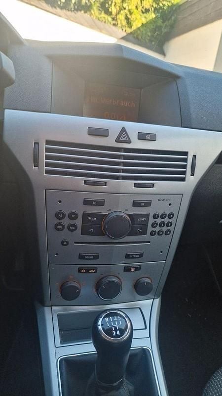 Gebraucht Opel Astra Innovation 90 PS (66 kW) 2009 Silber Kombi