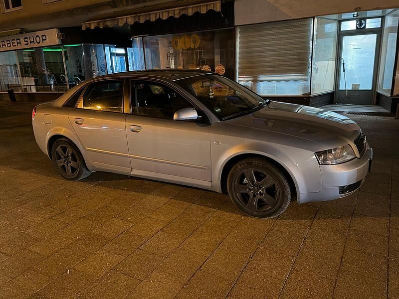 Gebraucht Audi A4 131 PS (96 kW) 2004 Silber Limousine