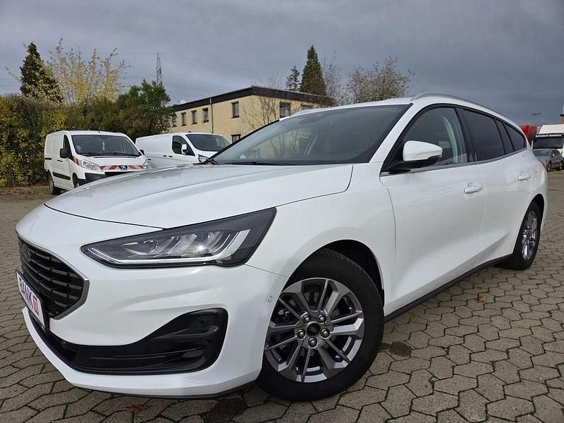 Weiß Gebraucht 2024 Ford Focus Titanium X Limousine | 18.990 € (Fairer Preis) - Bild 1/4