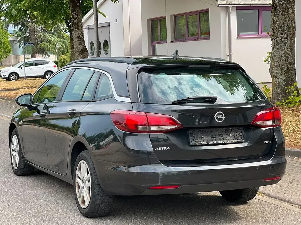 Gebraucht Opel Astra Edition 136 PS (100 kW) 2016 Schwarz Kombi