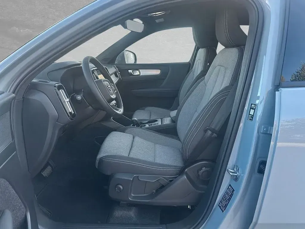 Nuova Volvo XC40 Core 163 CV (119 kW) 2025 Grigio SUV