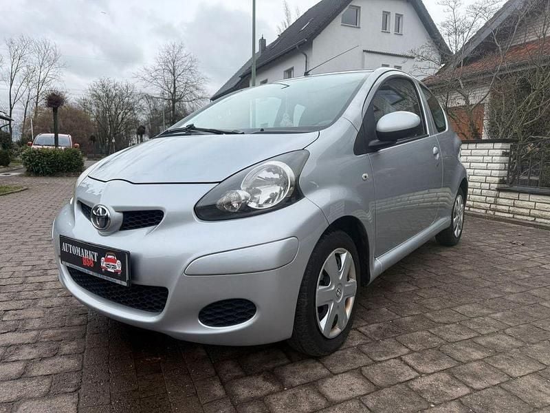 Gebraucht Toyota Aygo Cool 68 PS (50 kW) 2011 Silber Kleinwagen