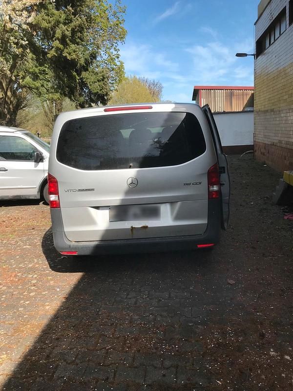 Gebraucht Mercedes Vito 163 PS (119 kW) 2018 Silber Van