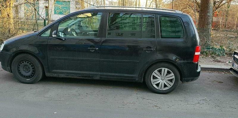 Schwarz Gebraucht 2004 VW Touran Van / Kleinbus | 1.300 € (Guter Preis) - Bild 1/4