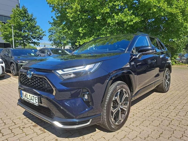 Nagoyablau metallic / dach sch Gebraucht 2024 Toyota RAV4 Hybrid Style SUV | 44.990 € (Guter Preis) - Bild 1/4