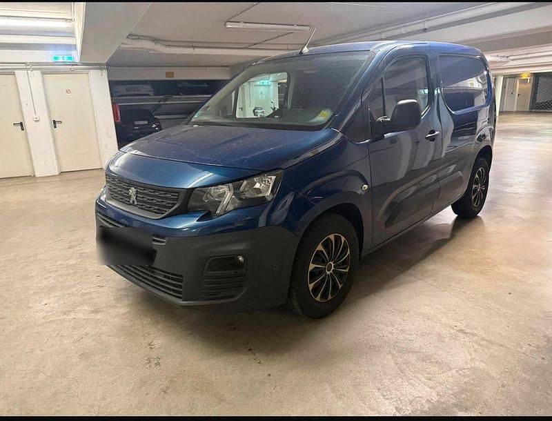 Gebraucht Peugeot Partner 131 PS (96 kW) 2020 Blau Van / Kleinbus