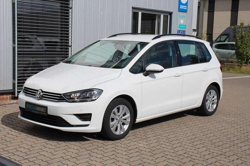 Weiß Gebraucht 2016 VW Golf Sportsvan Comfortline Van / Kleinbus | 12.240 € (Fairer Preis) - Bild 1/4