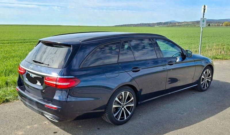 Gebraucht Mercedes E250 Avantgarde 211 PS (155 kW) 2017 Blau Kombi