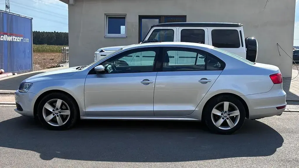 Gebraucht VW Jetta 160 PS (117 kW) 2011 Silber Limousine