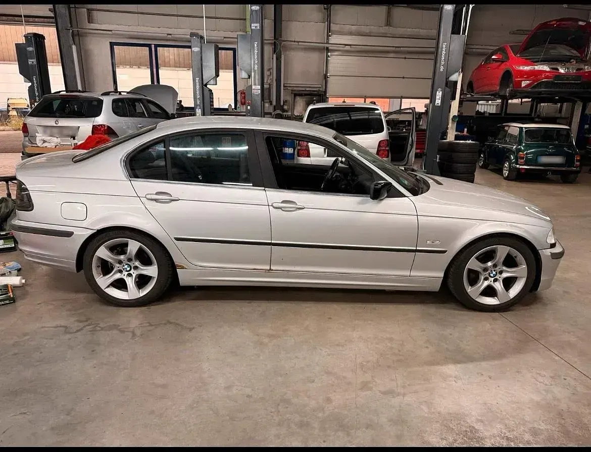 Gebraucht BMW 323 M Sport 170 PS (125 kW) 1998 Silber Limousine