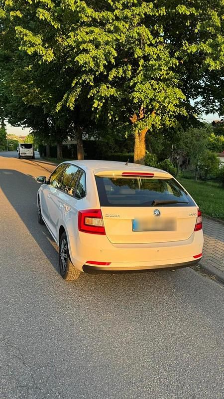 Gebraucht Skoda Rapid 2014 Weiß Kleinwagen