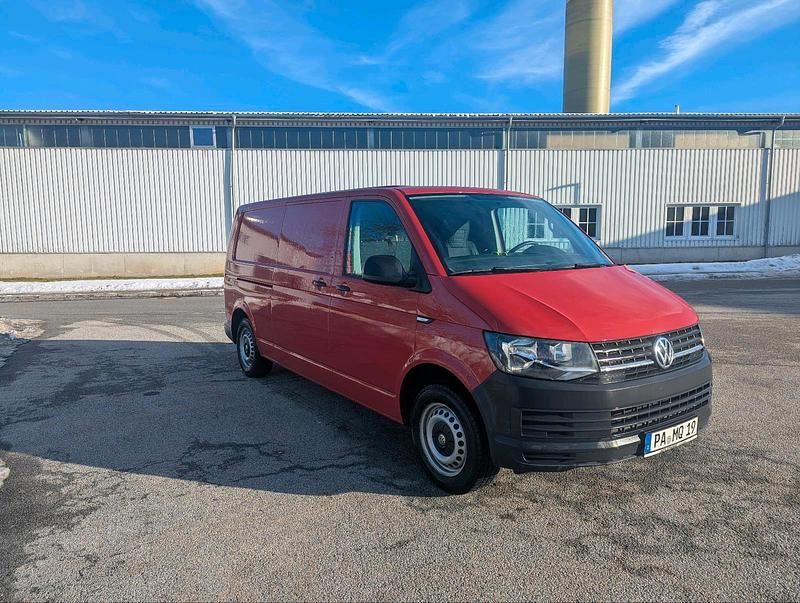 Gebraucht VW Transporter 102 PS (75 kW) 2017 Rot Van