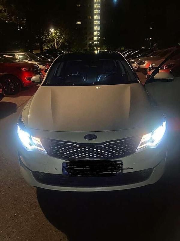 Weiß Gebraucht 2016 Kia Optima Vision Limousine | 15.500 € (Teuer) - Bild 1/3