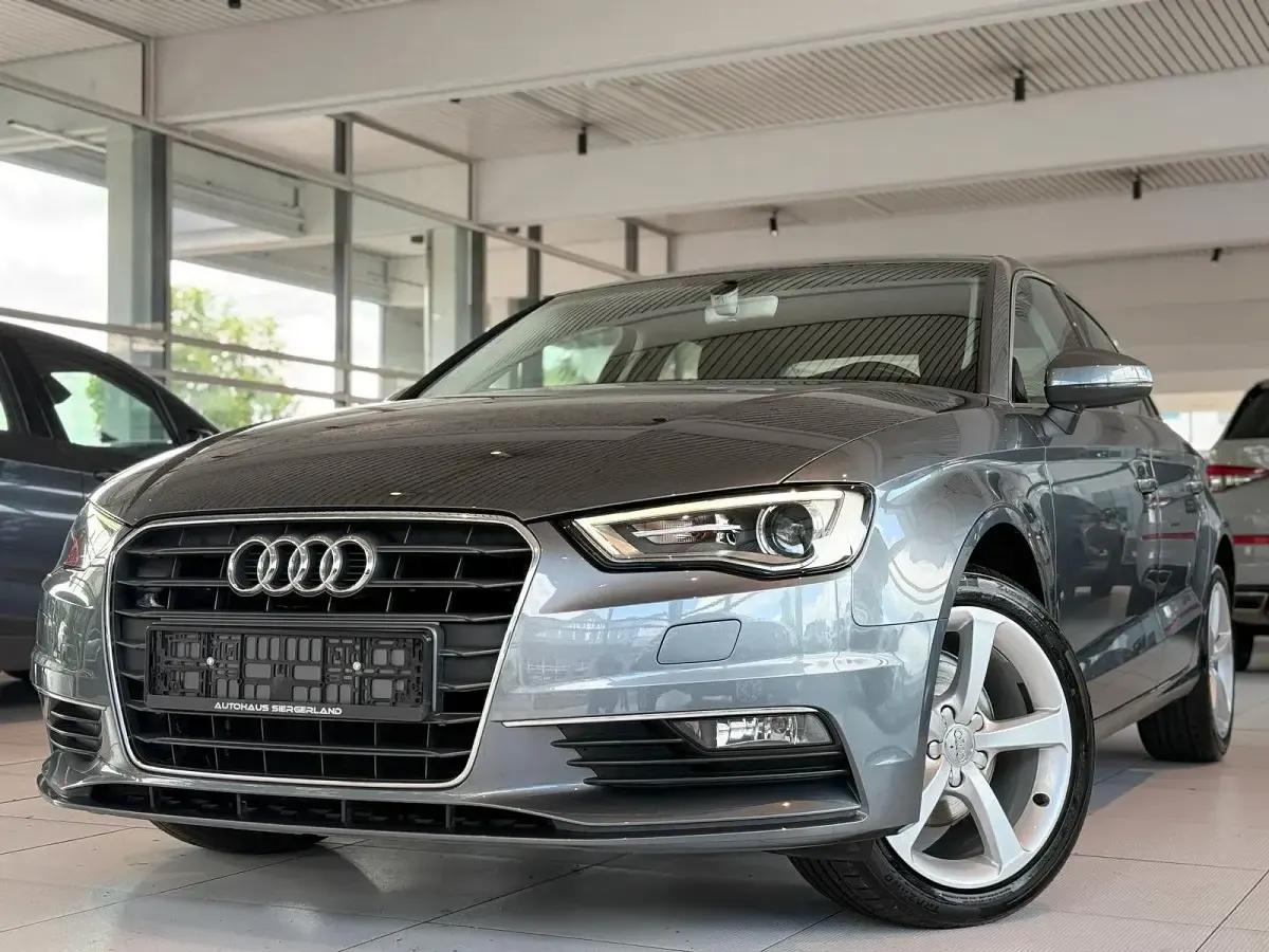 Gebraucht Audi A3 Attraction 110 PS (80 kW) 2016 Grau Limousine
