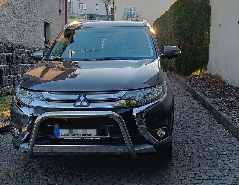 Gebraucht Mitsubishi Outlander Edition 150 PS (110 kW) 2018 Braun SUV