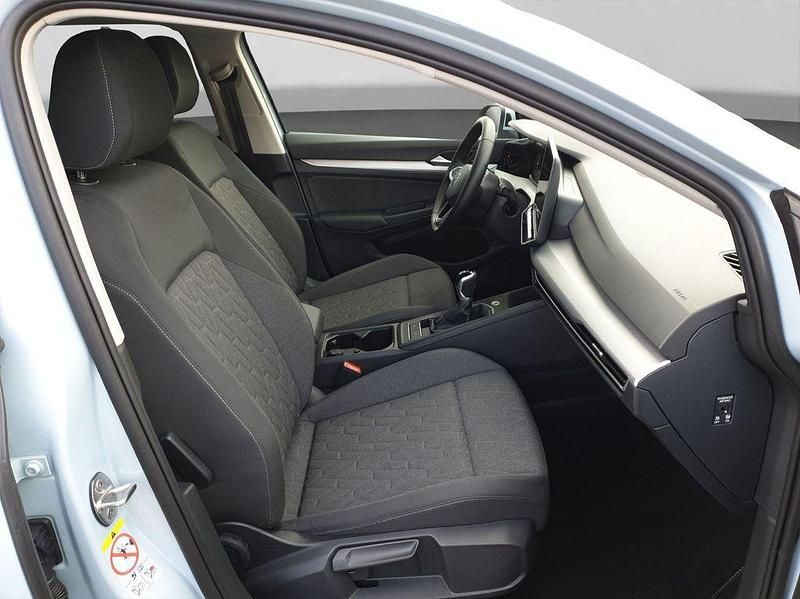 Gebraucht VW Golf VIII Life 116 PS (85 kW) 2025 Blau Kombi