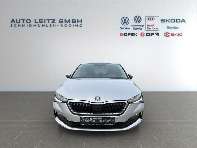 Gebraucht Skoda Scala Ambition 110 PS (80 kW) 2023 Brilliantsilber Kleinwagen
