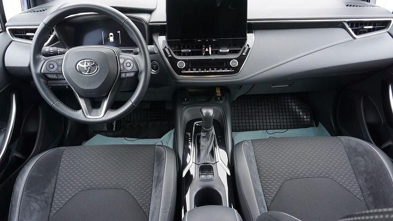 Gebraucht Toyota Corolla Hybrid Lounge 98 PS (72 kW) 2023 Blau Limousine