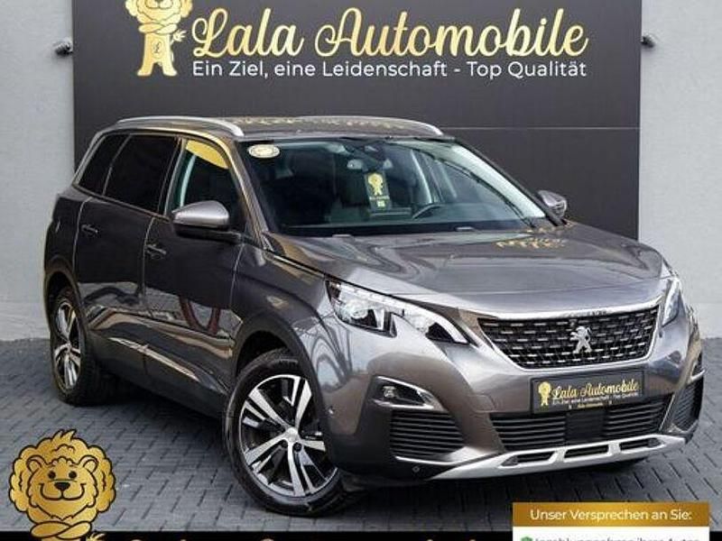 Grau Gebraucht 2017 Peugeot 5008 Allure Van / Kleinbus | 17.380 € (Etwas zu teuer) - Bild 1/4