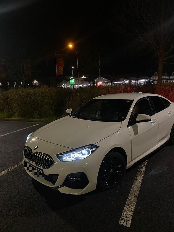 Weiß Gebraucht 2020 BMW 218 M Sport Coupé | 23.500 € (Fairer Preis) - Bild 1/3