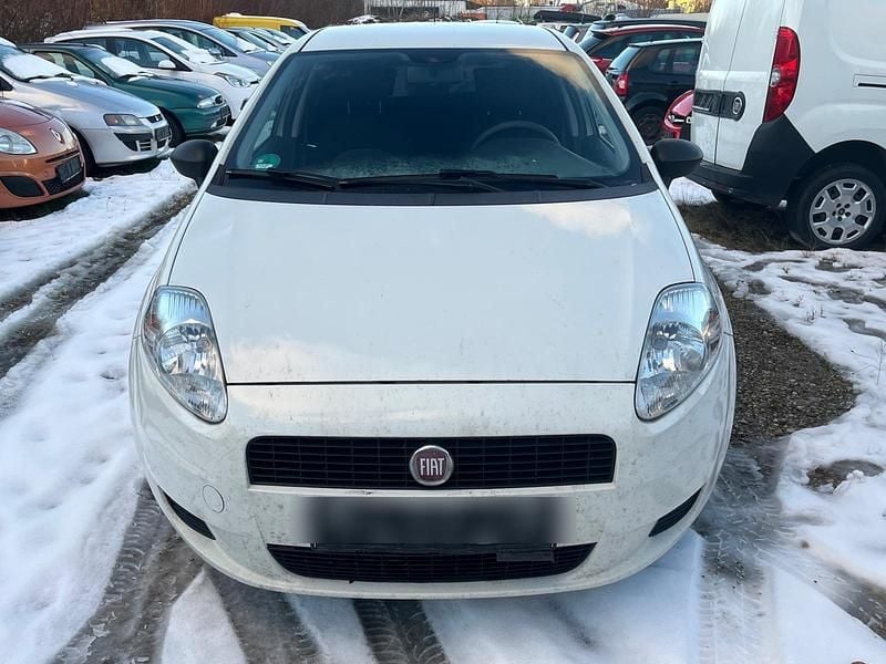 Weiß Gebraucht 2011 Fiat Punto Kleinwagen | 1.490 € (Etwas zu teuer) - Bild 1/4