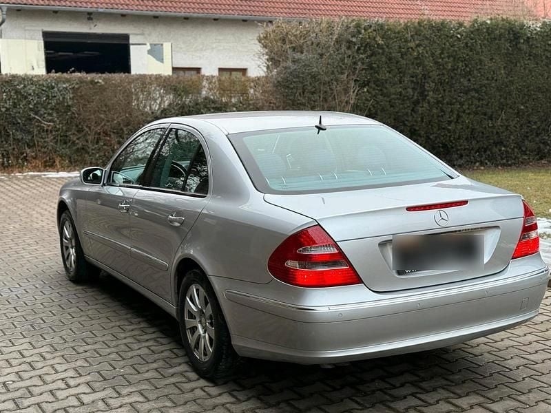 Gebraucht Mercedes E220 150 PS (110 kW) 2005 Silber Limousine