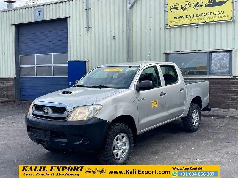 Grau Gebraucht 2010 Toyota HiLux Abholung | 9.950 € - Bild 1/4
