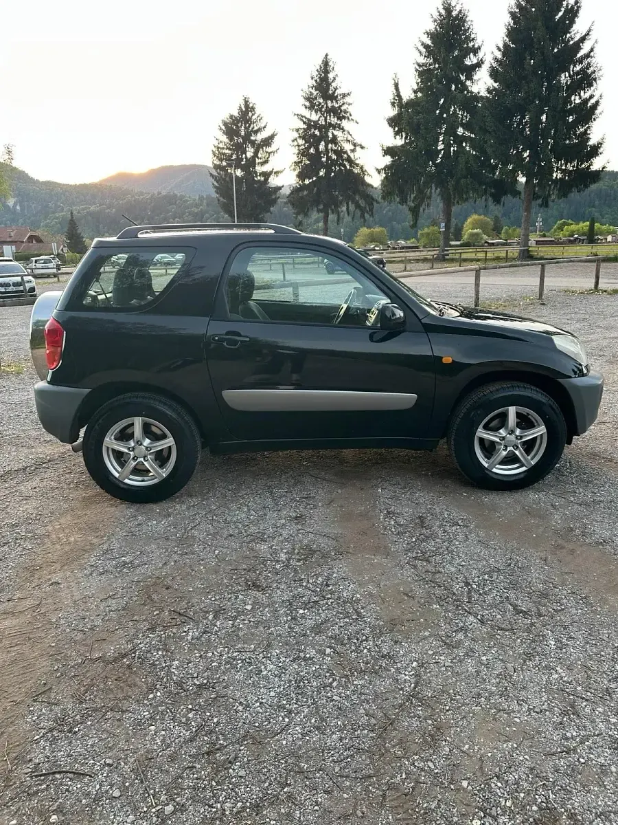 Gebraucht Toyota RAV4 125 PS (91 kW) 2000 Schwarz SUV