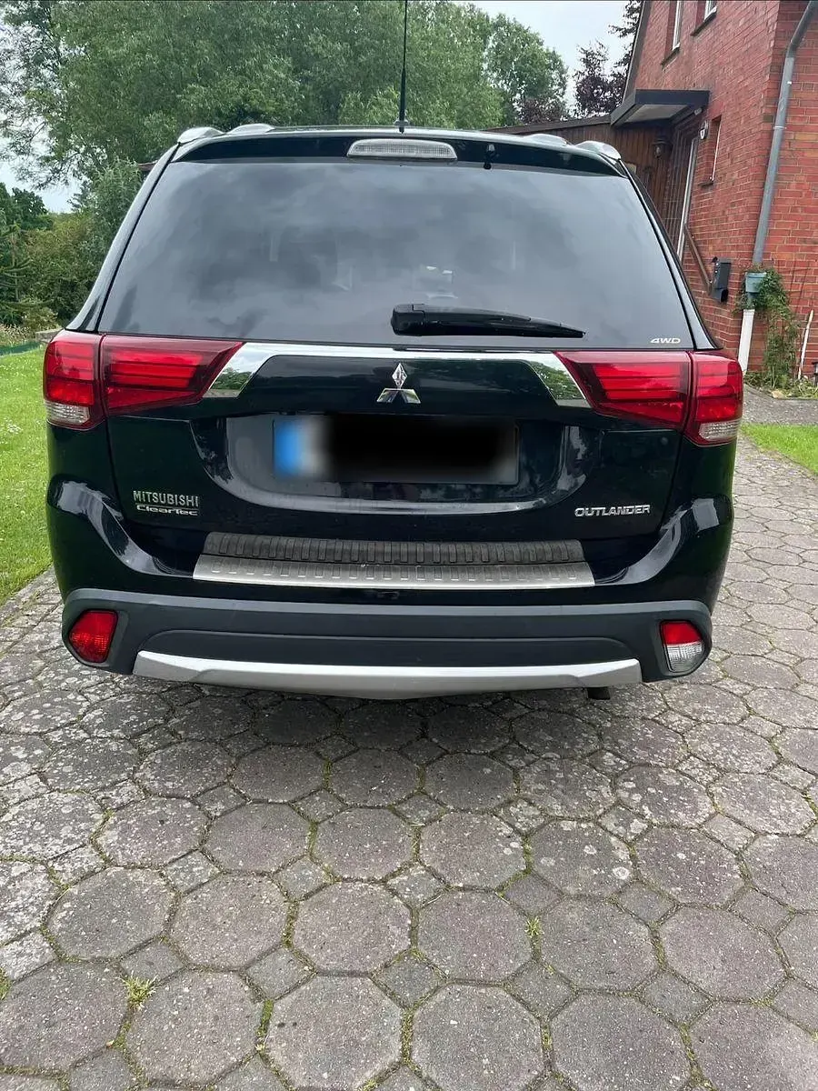Gebraucht Mitsubishi Outlander Plus 150 PS (110 kW) 2015 Schwarz SUV