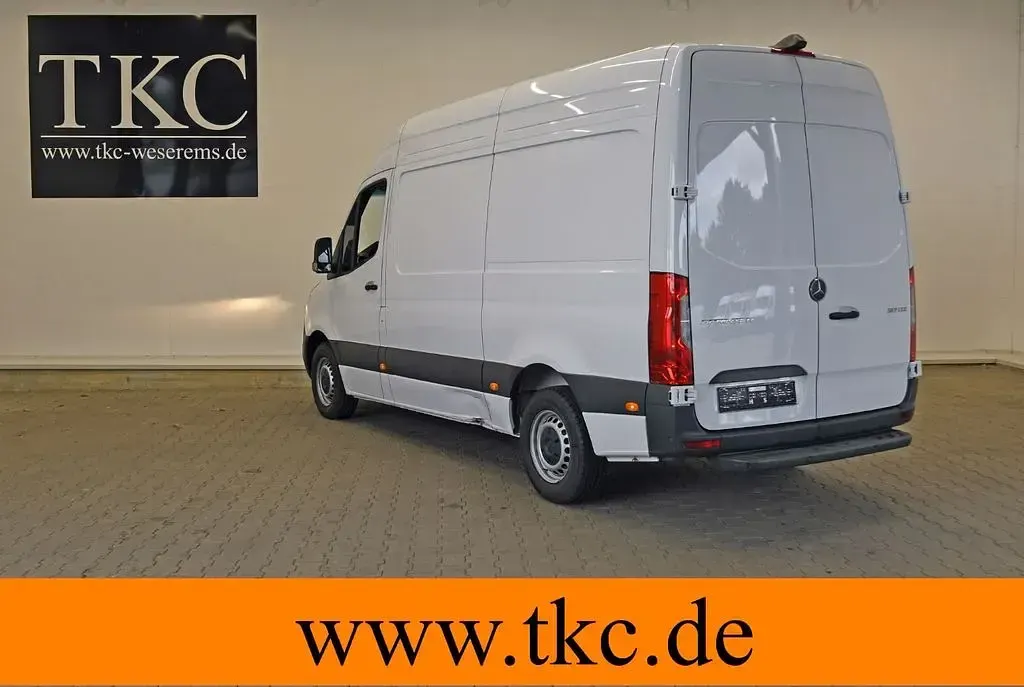 Gebraucht Mercedes Sprinter 170 PS (125 kW) 2025 Weiß Van