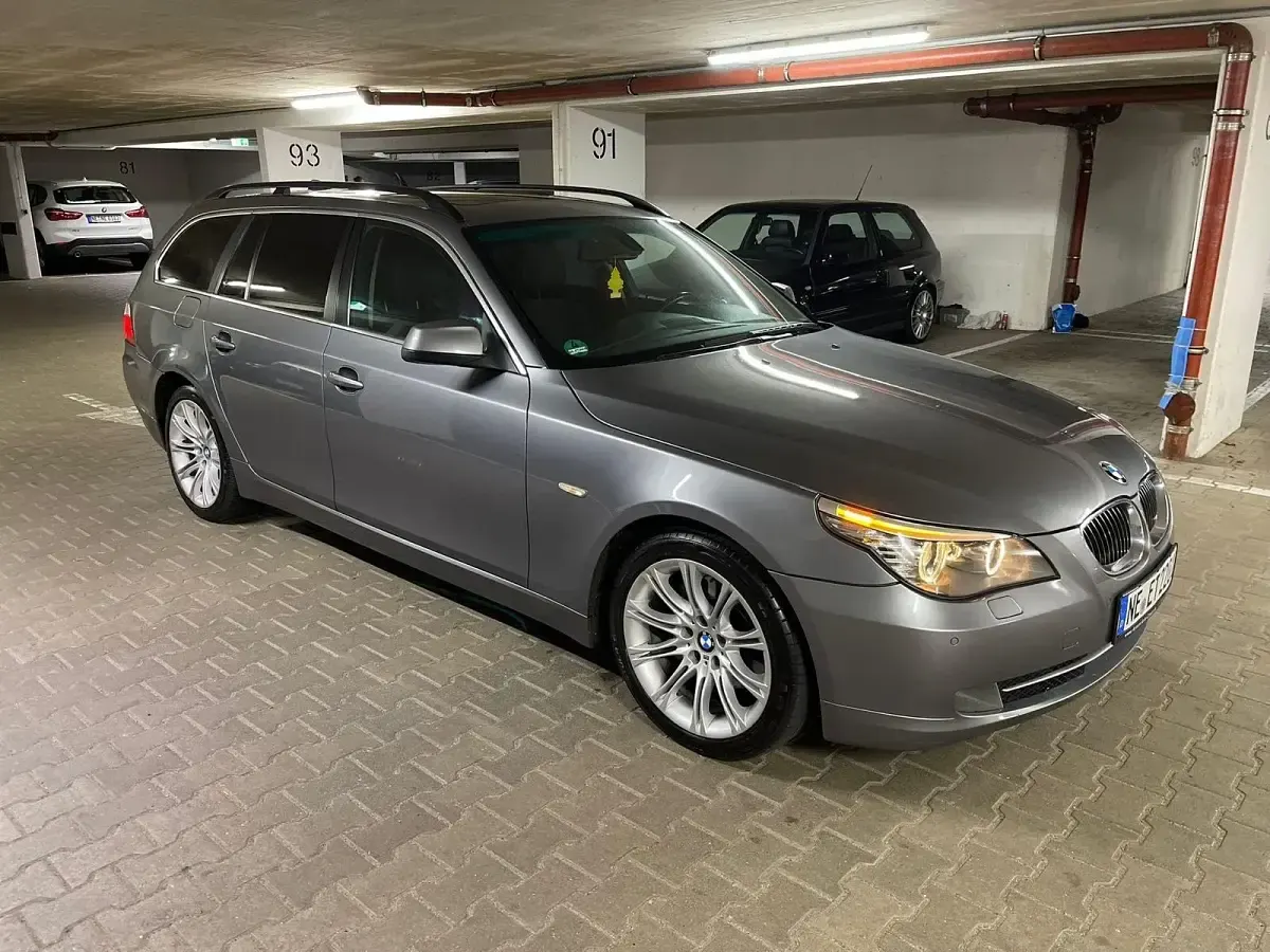 Gebraucht BMW 525 197 PS (144 kW) 2010 Grau Kombi