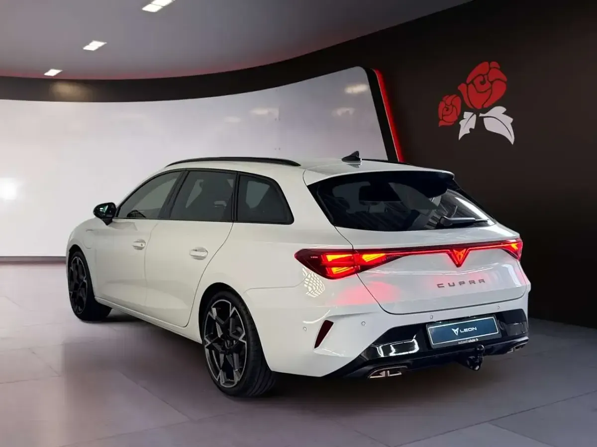 Neu Cupra Leon VZ 272 PS (200 kW) 2026 Glacial weiß metallic Kombi