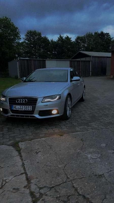 Grau Gebraucht 2009 Audi A4 Ambiente Limousine | 7.500 € (Etwas zu teuer) - Bild 1/3
