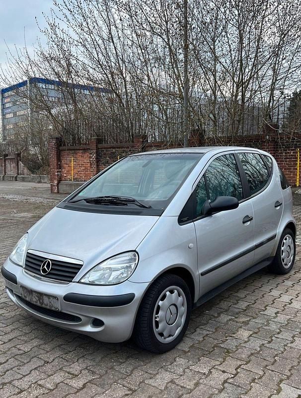 Silber Gebraucht 2001 Mercedes A140 Kleinwagen | 2.000 € - Bild 1/4
