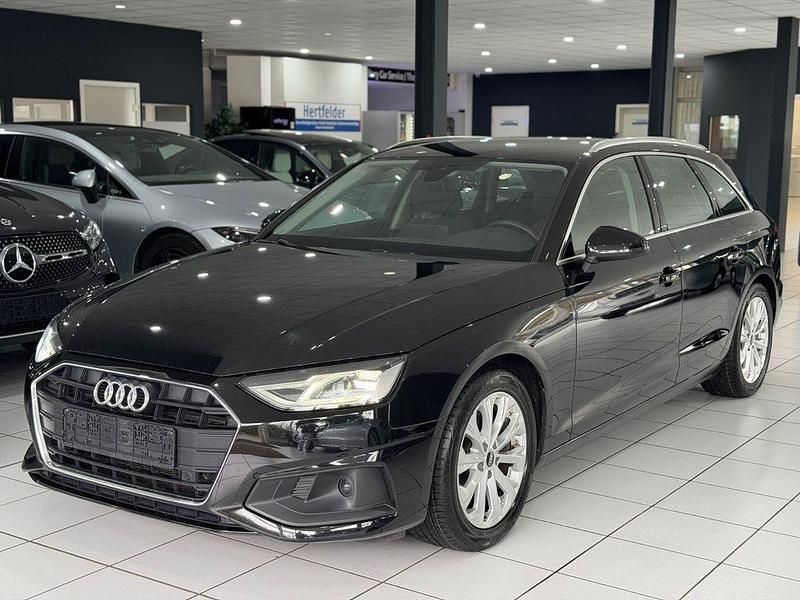 Gebraucht Audi A4 Sport 163 PS (119 kW) 2022 Schwarz Kombi