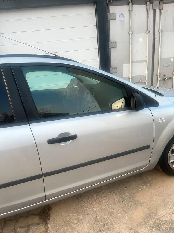 Gebraucht Ford Focus 101 PS (74 kW) 2005 Silber Kombi