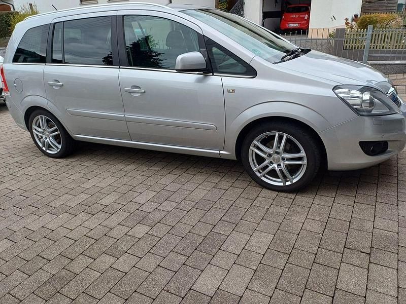 Silber Gebraucht 2013 Opel Zafira Family Van / Kleinbus | 4.500 € (Guter Preis) - Bild 1/4