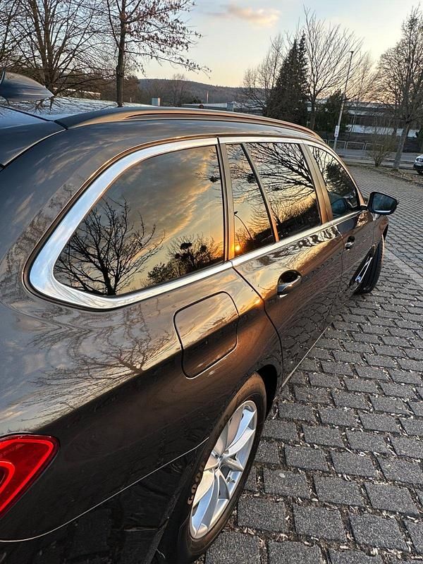 Gebraucht BMW 520 190 PS (139 kW) 2019 Braun Kombi