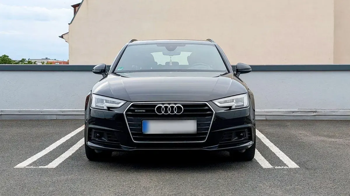 Gebraucht Audi A4 Exclusive 190 PS (139 kW) 2018 Schwarz Kombi