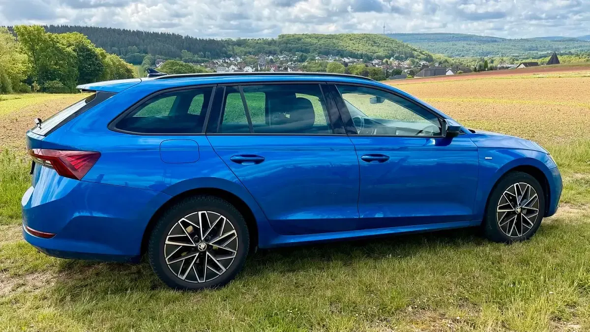 Gebraucht Skoda Octavia Clever 110 PS (80 kW) 2022 Blau Kombi