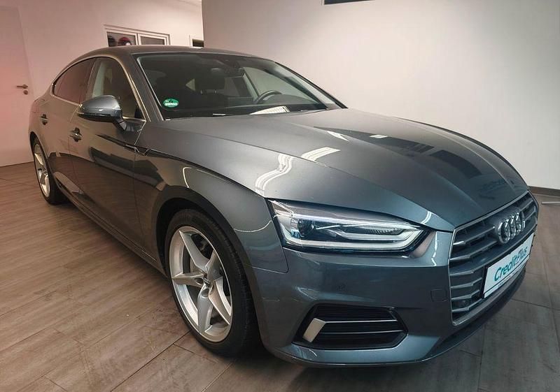 Monsungrau metallic Gebraucht 2019 Audi A5 Sportback Sport Kleinwagen | 25.990 € (Superpreis) - Bild 1/4