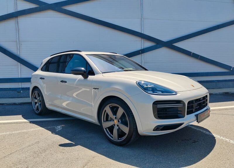 Beige Gebraucht 2023 Porsche Cayenne Turbo S SUV | 178.000 € - Bild 1/4